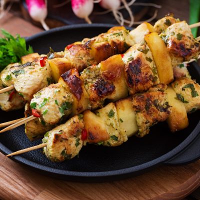Chicken skewers with slices of apples and chili